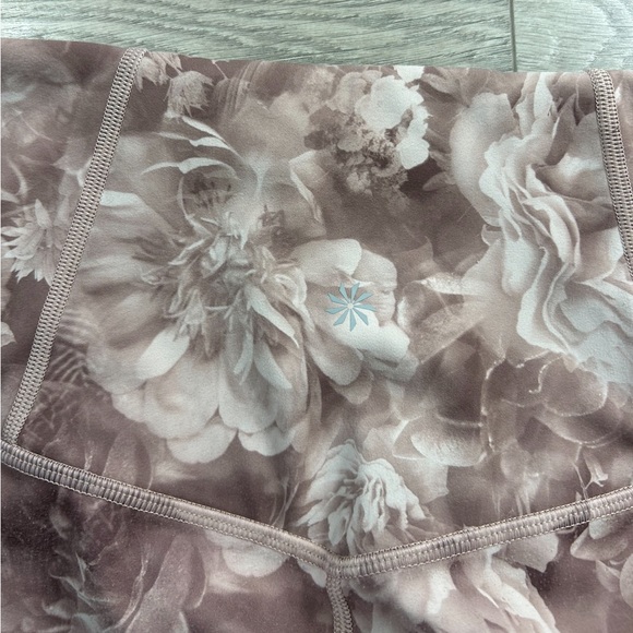 Athleta Elation Printed Tight Leggings Antoinette Velvety Pink - Picture 8 of 16